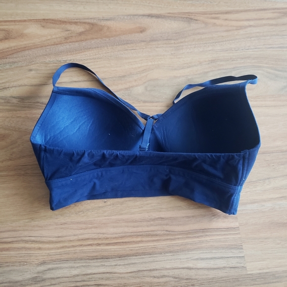 Victoria Secret | Uplift No Wire Bra - 32D - Picture 2 of 3